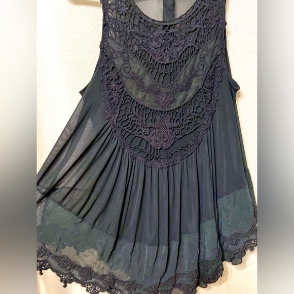 Indigo threads black/green  detailed throughout, mesh upper back button,… - Picture 7 of 10